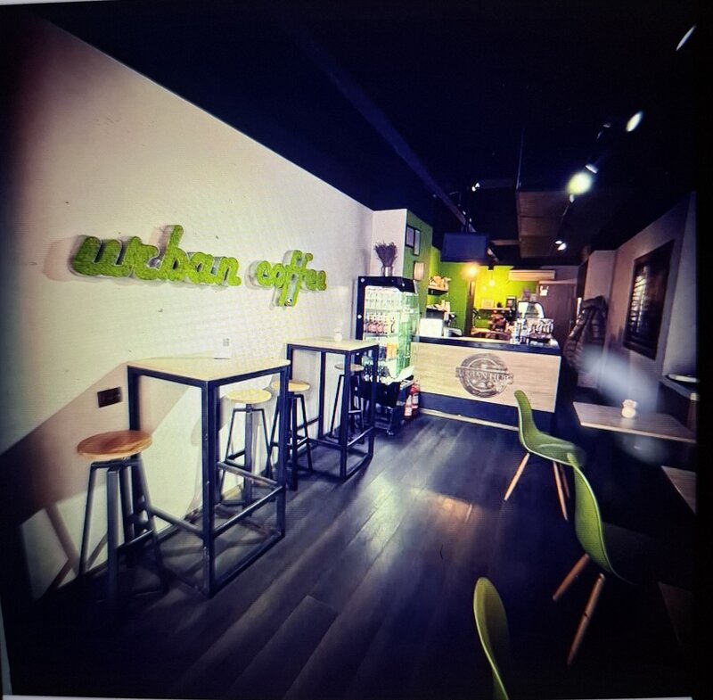 Cedez spatiu pt cafenea ,etc.