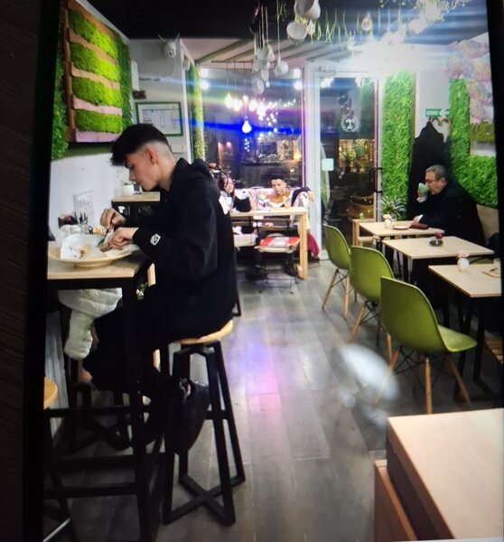 Cedez spatiu pt cafenea ,etc.